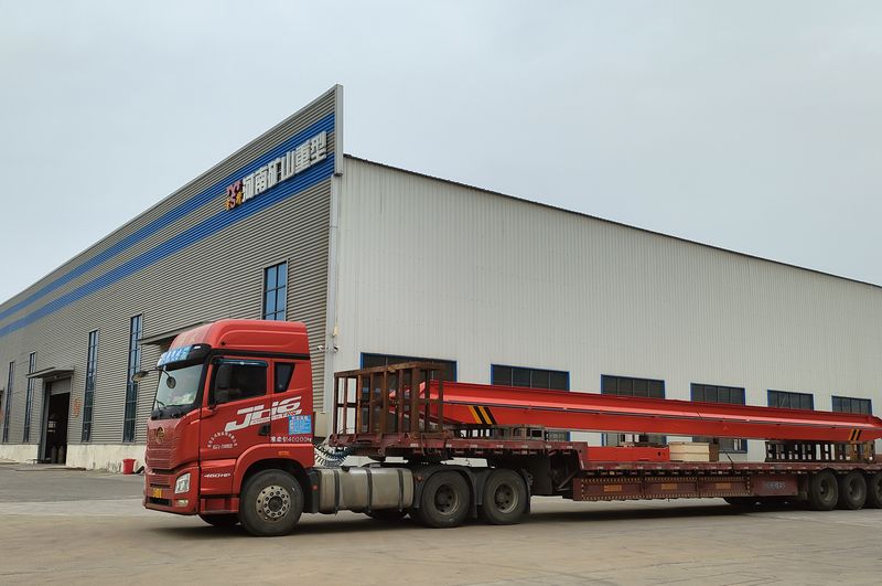 電動單梁起重機(jī)3臺 LD5t—16.8m LD3t—16.5m /2臺 制作完成，發(fā)往江西南昌交付客戶使用。
